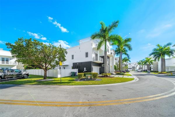 Oasis Park Square At Doral, 3453 NW 84th Ct, Doral, Florida 33122, image 3
