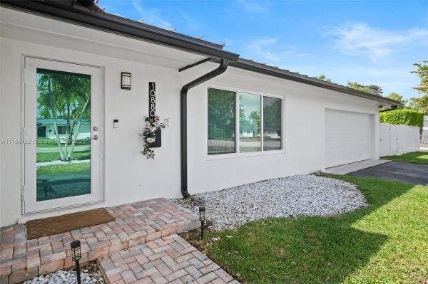 Pine Shore, 10880 SW 120th St, Kendall, Florida 33176, image 2