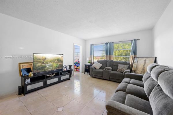 Biscayne Lake Gardens, 2950 NE 201st Ter #E323, Aventura, Florida 33180, image 1