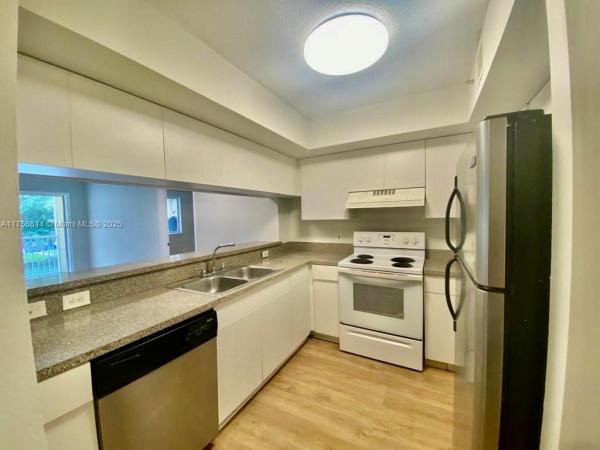 Pinehurst Club, 430 S Park Rd #3-209, Hollywood, Florida 33021, image 1