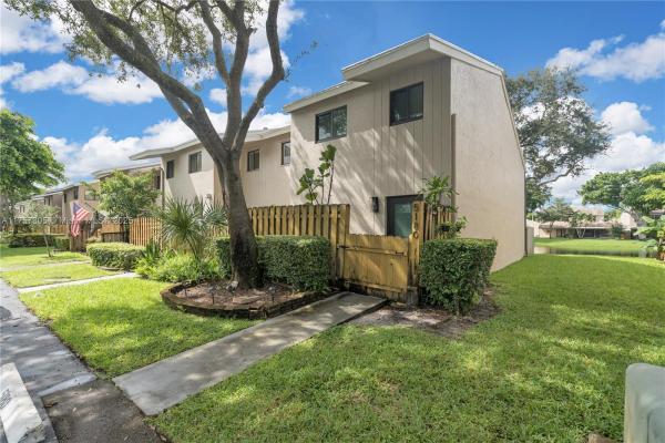 Saddle Up, 5180 S University Dr #5180, Davie, Florida 33328, image 1