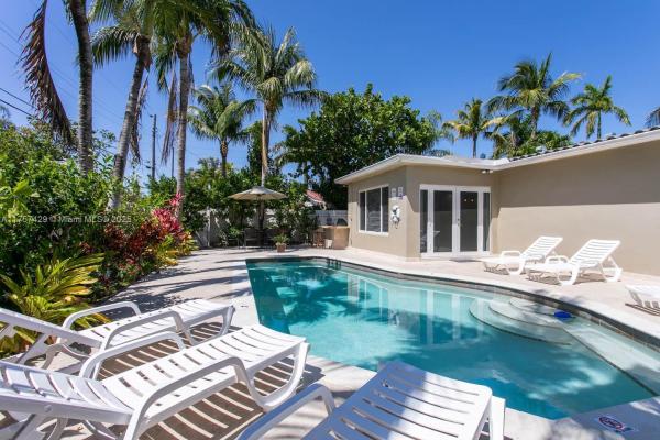 Country Club Homes, 1120 N 13th Ter, Hollywood, Florida 33019, image 1