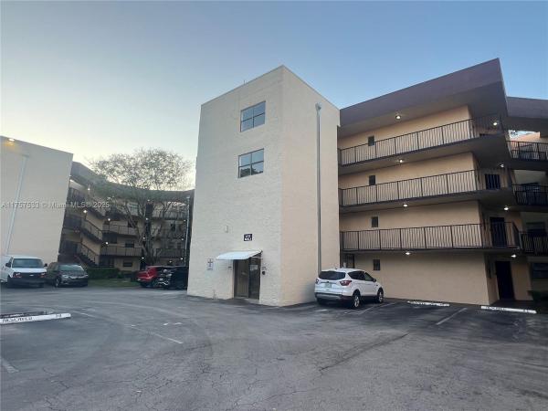 Plantation Club, 6755 W Broward Blvd #204, Plantation, Florida 33317, image 2