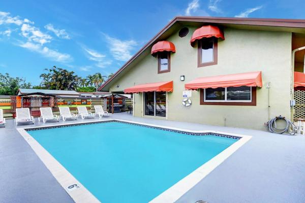 Country Club Homes, 1020 N 13th Ter, Hollywood, Florida 33019, image 1