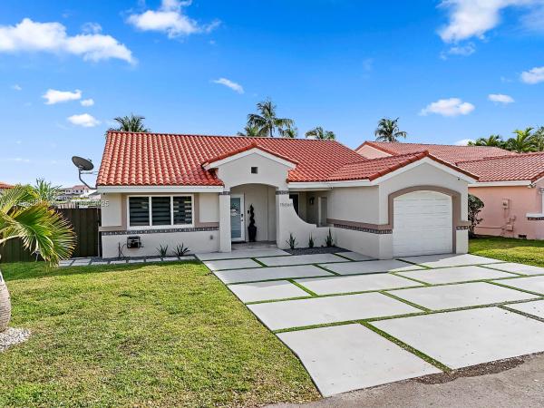 Park Isle At Lakes Of The Meadow, 15060 SW 42nd Ter, Kendall West, Florida 33185, image 3