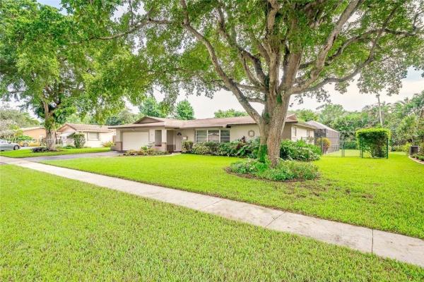 Plantations Secluded Gardens, 620 NW 71st Ave, Plantation, Florida 33317, image 1