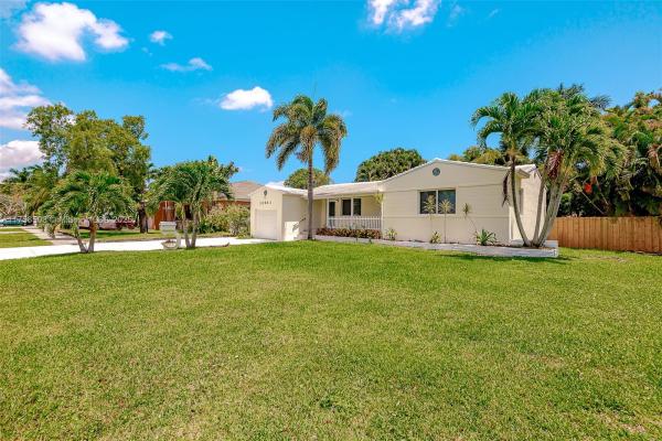 Biscayne Gardens, Golden Glades, Florida 33161, image 3