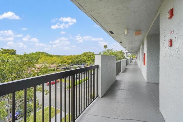 Karanda Village 7, 4132 S Carambola Cir S #F406, Coconut Creek, Florida 33066, image 1