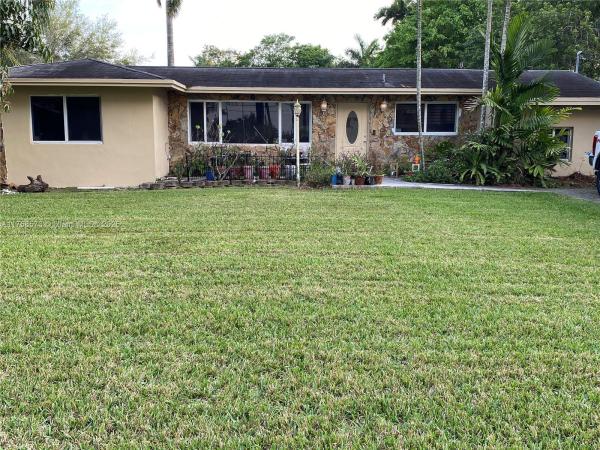 Biscayne Gardens, 160 NW 158th St, Golden Glades, Florida 33169, image 2