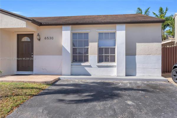 Country Lake Sorbet, 6530 NW 197th Ln, Hialeah, Florida 33015, image 1