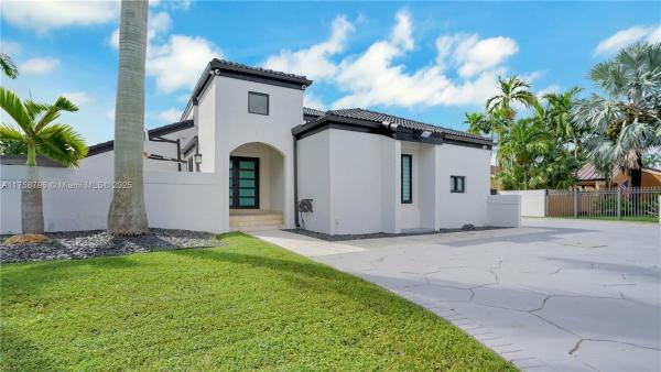 Weitzer Shauna Meadows, 15510 SW 152nd Ter, Richmond West, Florida 33187, image 2