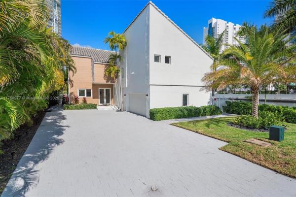 Atlantic Isle, 201 Atlantic Ave, Sunny Isles Beach, Florida 33160, image 2