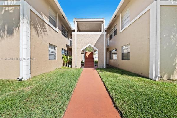 Lakewood Village Of Coral Springs, 835 Twin Lakes Dr #30-C, Coral Springs, Florida 33071, image 1