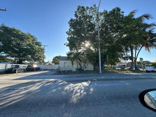 Essex Village, 141 SE 8th Ave, Hialeah, Florida 33010, image 1