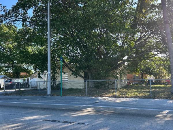Essex Village, 141 SE 8th Ave, Hialeah, Florida 33010, image 3
