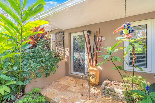 Twin Lakes Manor, 6130 SW 63rd Ave, South Miami, Florida 33143, image 1