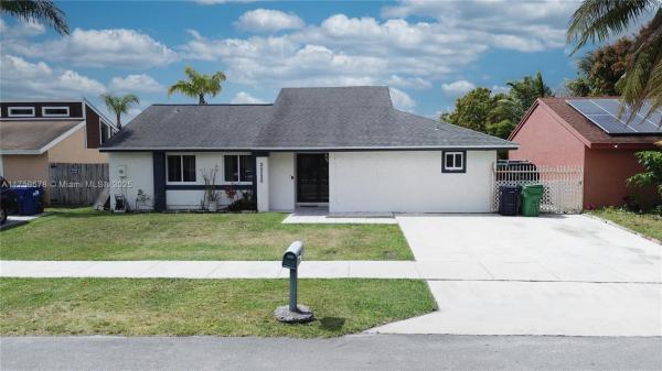 20520 SW 124th Pl, Unincorporated Dade County, Florida 33177, image 1