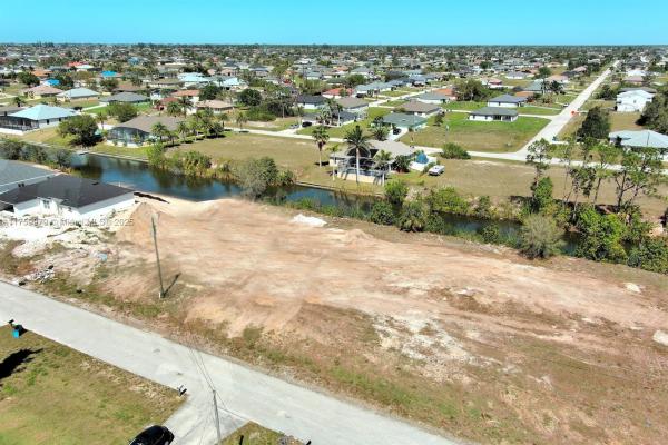 Cape Coral, 1611 NW 2nd St, Cape Coral, Florida 33993, image 2