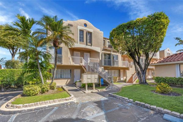 8585 NW 6th Ln #9-208, Unincorporated Dade County, Florida 33126, image 1