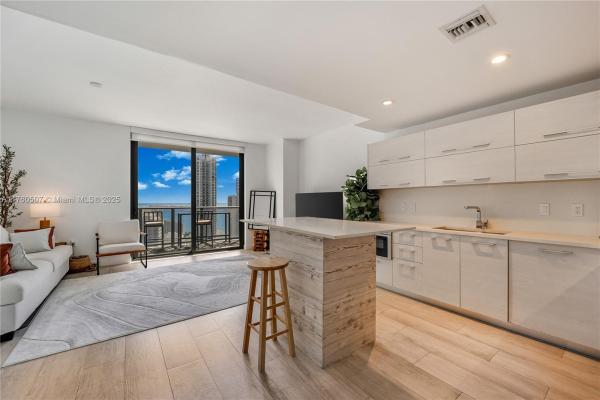 Brickell Heights East, 45 SW 9th St #3702, Miami, Florida 33130, image 3
