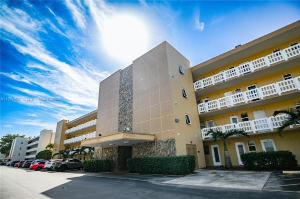 Meadowbrook Lakes, 202 SE 10th St #206, Dania Beach, Florida 33004, image 1