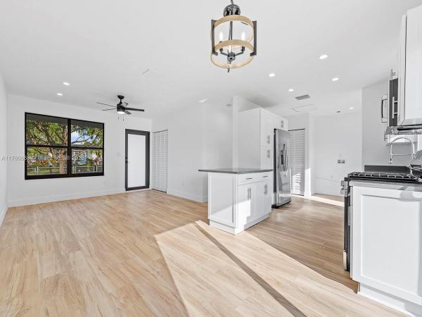 Modular Manor, 19911 Coral Sea Rd, Cutler Bay, Florida 33157, image 3