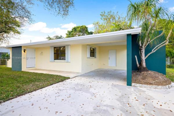 Laurel Manor, 1562 NW 8th Ave, Homestead, Florida 33030, image 2