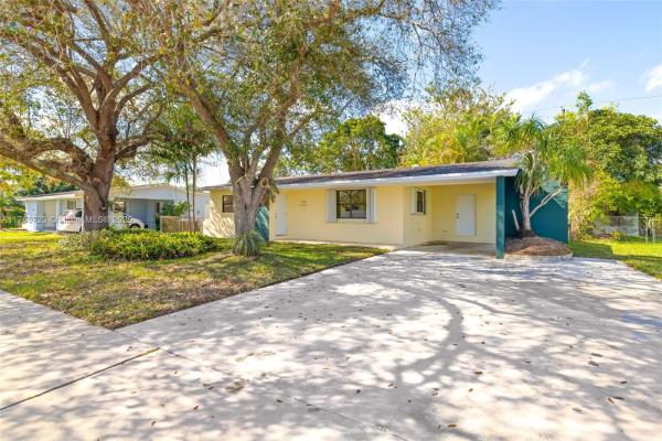 Laurel Manor, 1562 NW 8th Ave, Homestead, Florida 33030, image 3
