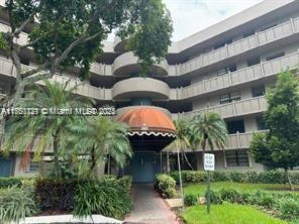 Colony Point, 1001 Colony Point Cir #215, Pembroke Pines, Florida 33026, image 1