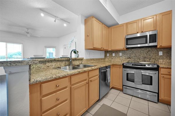 Valencia, 6001 SW 70th St #305, South Miami, Florida 33143, image 2