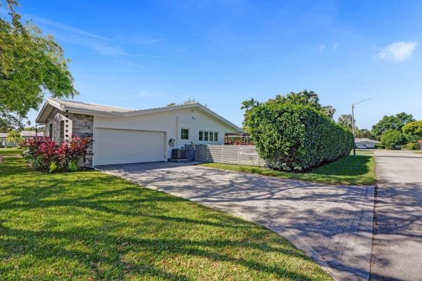 Tanglewood Gardens, 13800 SW 72nd Ct, Palmetto Bay, Florida 33158, image 2