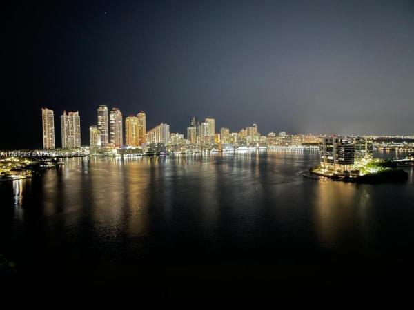Mystic Pointe Tower 500, 3530 Mystic Pointe Dr #2210, Aventura, Florida 33180, image 2
