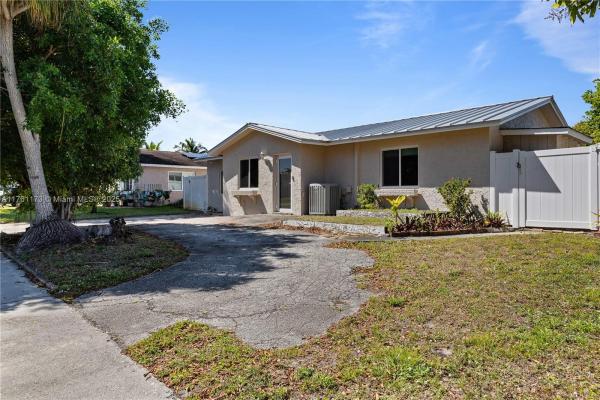 Lauderdale North Park, 405 SW 73rd Ave, North Lauderdale, Florida 33068, image 1