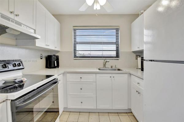 Colony Point, 1001 Colony Point Cir #514, Pembroke Pines, Florida 33026, image 1