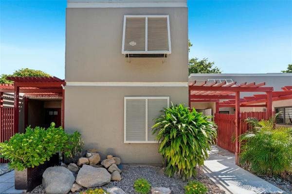 Villas West, 1041 N Hiatus Rd, Pembroke Pines, Florida 33026, image 1