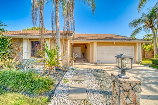15531 SW 54th Ter, Unincorporated Dade County, Florida 33185, image 1