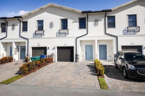 Regal Palm Square, 656 SW 12th St, Florida City, Florida 33034, image 1