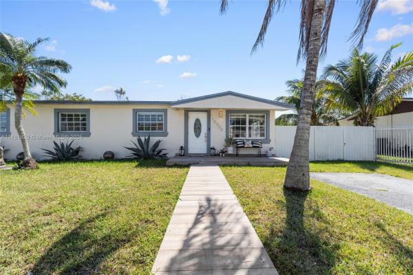 15320 SW 308th St, Unincorporated Dade County, Florida 33033, image 1