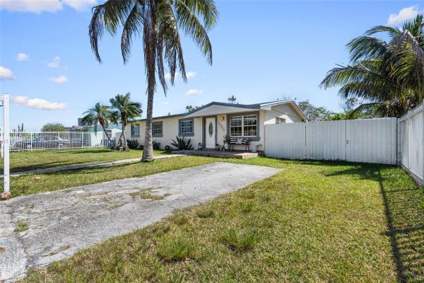 21st Century Homes, 15320 SW 308th St, Leisure City, Florida 33033, image 3