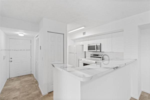 Devonaire At Pembroke Pines, 11177 SW 8th St #207, Pembroke Pines, Florida 33025, image 1