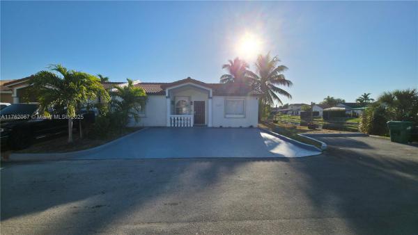 San Mateo, 17227 NW 74th Path, Hialeah, Florida 33015, image 3