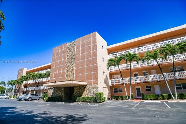 Meadowbrook Lakes, 201 SE 11th Ter #303, Dania Beach, Florida 33004, image 1