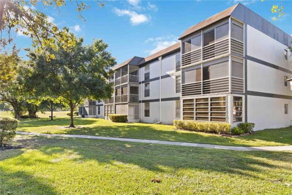 Sands Point, 8300 Sands Point Blvd #K304, Tamarac, Florida 33321, image 1