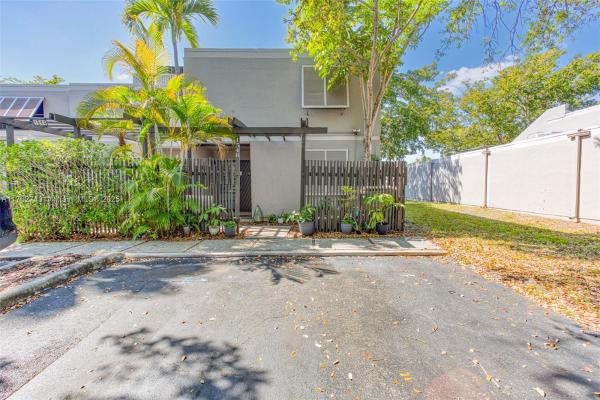 Villas Lakes, 1548 NW 113th Way, Pembroke Pines, Florida 33026, image 2
