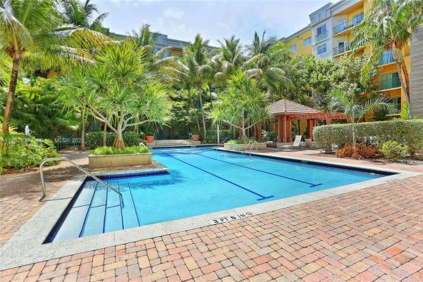 Valencia, 6001 SW 70 St #447, South Miami, Florida 33143, image 1