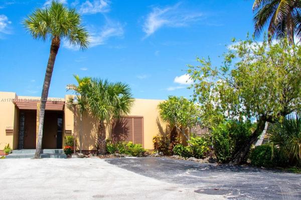 Loch Lomond East, 16013 Kingsmoor Way, Miami Lakes, Florida 33014, image 1