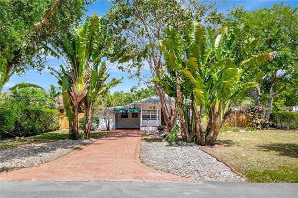 Kent Estates, 521 Wren Ave, Miami Springs, Florida 33166, image 1