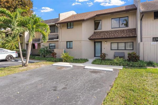 Briar Bay Townhouse Estates, 9281 SW 136th St Cir, Kendall, Florida 33176, image 3