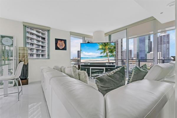 Mint At Riverfront, 92 SW 3rd St #1710, Miami, Florida 33130, image 2