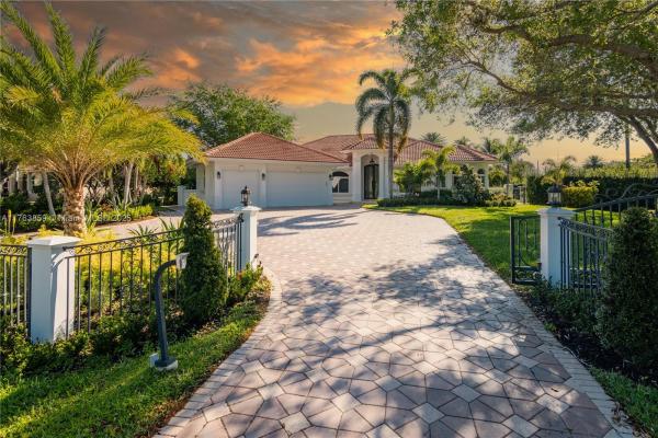 Plantation Oaks East, 800 NW 115th Ave, Plantation, Florida 33325, image 1